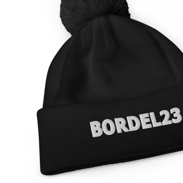 Bonnet à pompon bordel 23