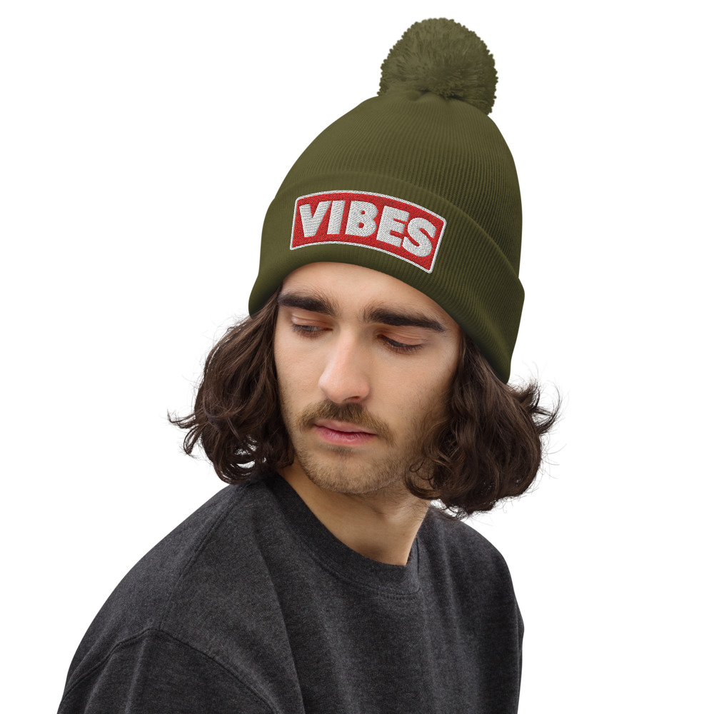 Bonnet à pompon VIBES rouge – Image 5