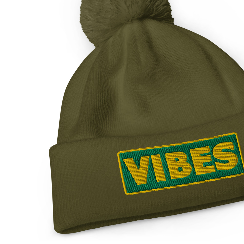 Bonnet à pompon VIBES vert – Image 5