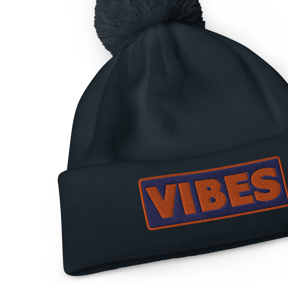 Bonnet à pompon VIBES bleu – Image 3